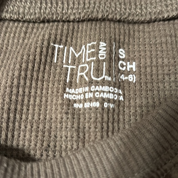 Long sleeved camouflage tee shirt. Size S - Picture 2 of 5